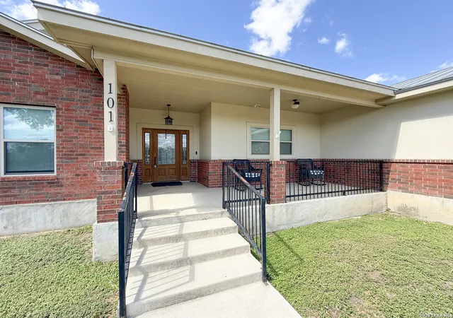 5th image of 101 8Th St, Natalia, TX 78059 | MLS# 1957251
