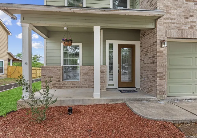 Photo 3 of Single family home for sale at 300 Rustic Trl, Cibolo, TX 78108 | MLS# 1957255 | Listing updated on 2026-09-09