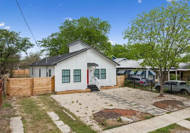 Photo 1 of Sale Pending at 1611 W French Pl, San Antonio, TX 78201 | MLS# 1957264 | Listing updated on 2026-05-18