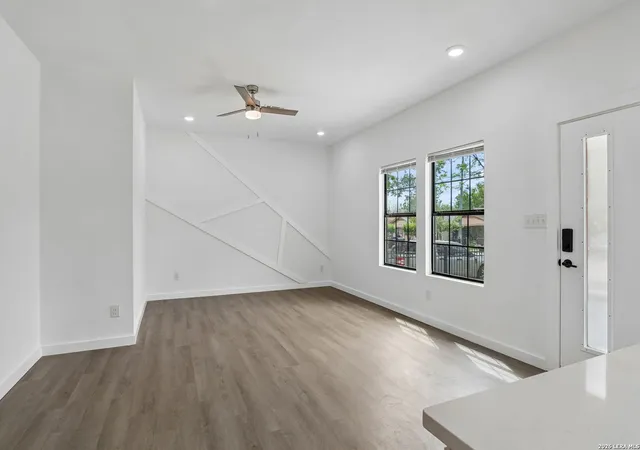 Photo 4 of Sale Pending at 1611 W French Pl, San Antonio, TX 78201 | MLS# 1957264 | Listing updated on 2026-05-18