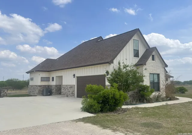 2nd image of 18 Valley View, Uvalde, TX 78801 | MLS# 1957268