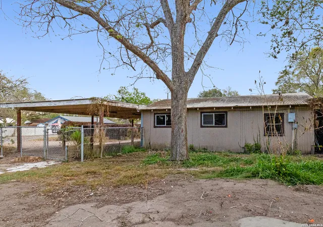 29th image of 612 E Hutchinson St, Beeville, TX 78102 | MLS# 1957323