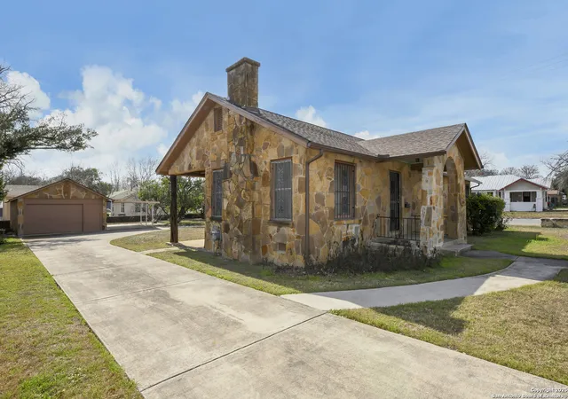2nd image of 2106 Steves Ave, San Antonio, TX 78210 | MLS# 1957363