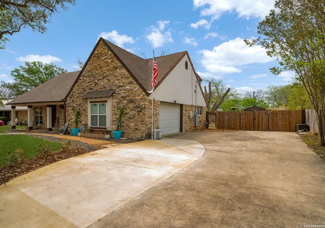 Photo 3 of Sale Pending at 450 Spaceway Dr, Windcrest, TX 78239 | MLS# 1957385 | Listing updated on 2026-05-11