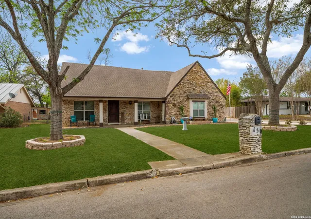Photo 3 of Sale Pending at 450 Spaceway Dr, Windcrest, TX 78239 | MLS# 1957385 | Listing updated on 2026-05-11