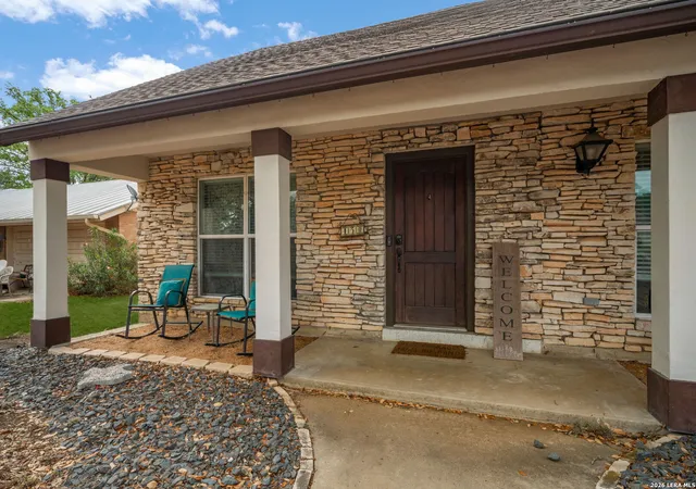 Photo 4 of Sale Pending at 450 Spaceway Dr, Windcrest, TX 78239 | MLS# 1957385 | Listing updated on 2026-05-11