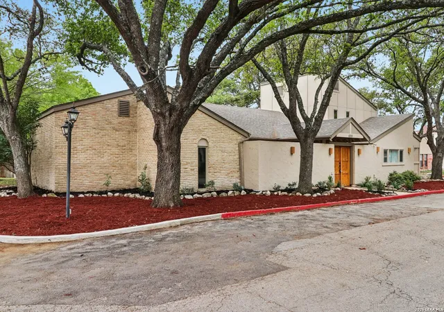 Photo 3 of Sale Pending at 4318 Muirfield, San Antonio, TX 78229 | MLS# 1957386 | Listing updated on 2026-05-18