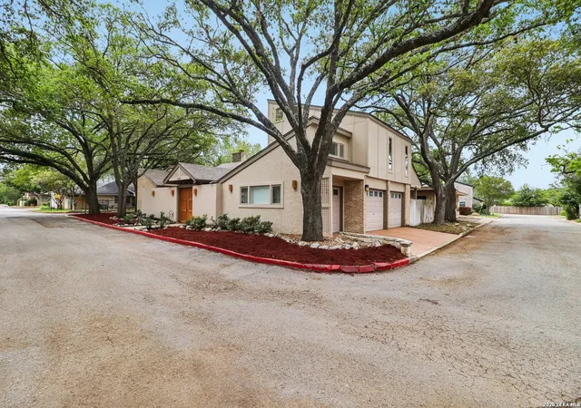 Photo 4 of Sale Pending at 4318 Muirfield, San Antonio, TX 78229 | MLS# 1957386 | Listing updated on 2026-05-18