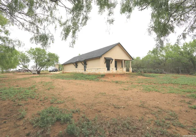 1st image of 1186 Us Hwy 181, Floresville, TX 78114 | MLS# 1957387