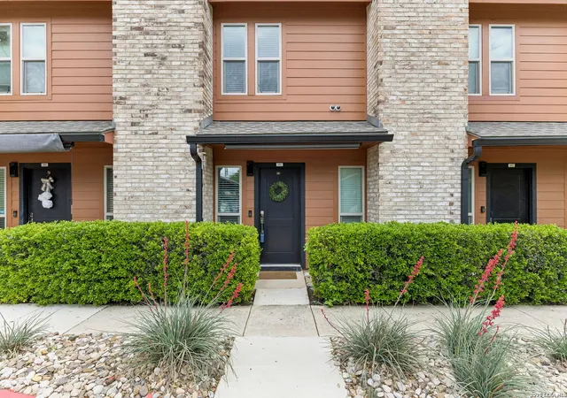 Listing Photo 2 - Condo for sale in building located at 2718 Old Field Dr, San Antonio, TX 78247 - Unit #502