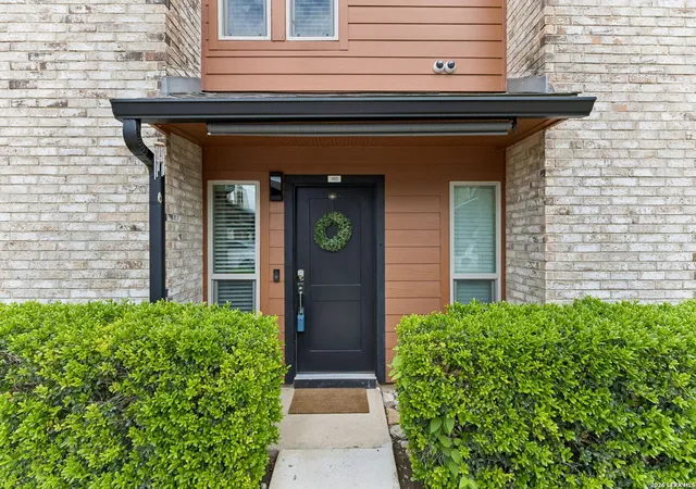 Listing Photo 3 - Condo for sale in building located at 2718 Old Field Dr, San Antonio, TX 78247 - Unit #502