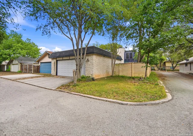 Photo 3 of Sale Pending at 11725 Whisper Dew St, San Antonio, TX 78230 | MLS# 1957403 | Listing updated on 2026-05-16