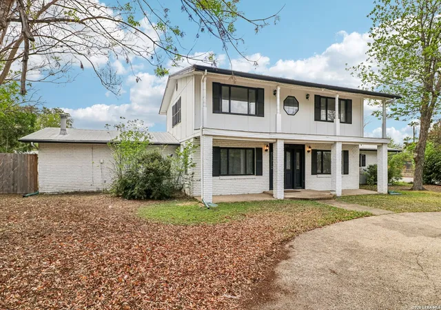 2nd image of 302 Weathercock Ln, Windcrest, TX 78239 | MLS# 1957460