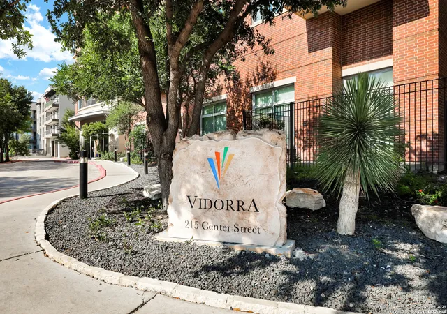 2nd image of 215 N Center #307, San Antonio, TX 78202 | MLS# 1957486