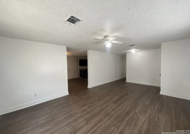 Photo 4 of Single family home for sale at 401 Riverdale Dr, San Antonio, TX 78228 | MLS# 1957529 | Listing updated on 2026-05-08