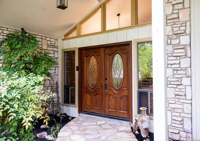 Photo 3 of Sale Pending at 207 Spring Ml Dr, Kerrville, TX 78028 | MLS# 1957566 | Listing updated on 2026-05-14