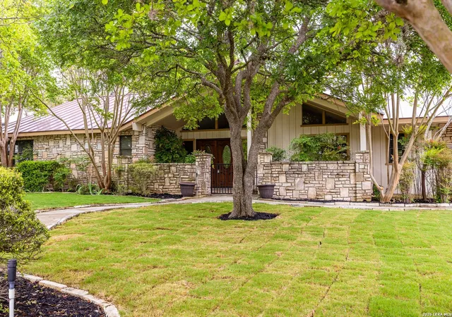 Photo 1 of Sale Pending at 207 Spring Ml Dr, Kerrville, TX 78028 | MLS# 1957566 | Listing updated on 2026-05-14