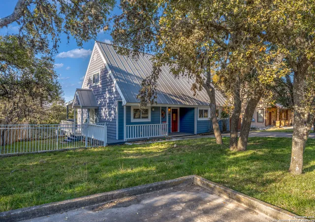 Photo 2 of Single family home for sale at 1262 Paradise Dr, Canyon Lake, TX 78133 | MLS# 1957585 | Listing updated on 2026-09-01