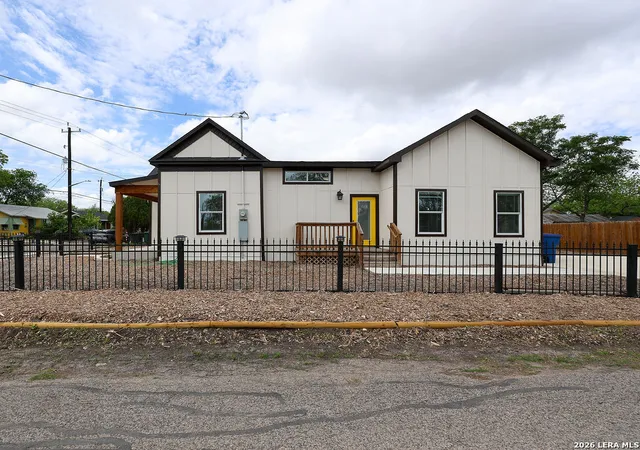 5th image of 1113 Burleson, San Antonio, TX 78202 | MLS# 1957591