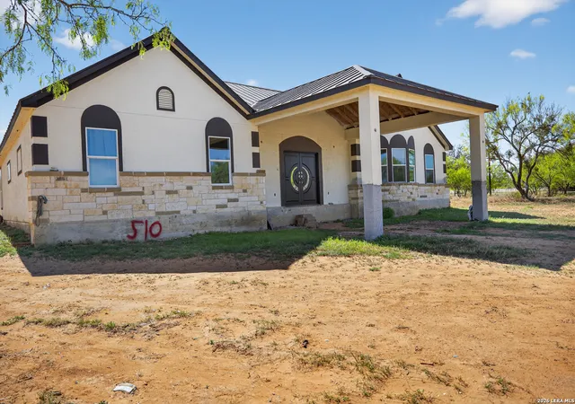 3rd image of 510 High Mdw, Lytle, TX 78052 | MLS# 1957613