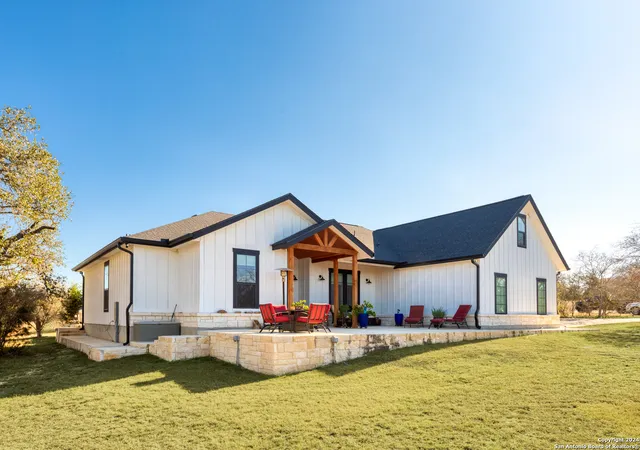 Photo 3 of Single family home for sale at 23 Waring Rd, Comfort, TX 78013 | MLS# 1957630 | Listing updated on 2026-04-24