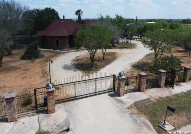 Photo 1 of Single family home for sale at 424 Homecrest Dr, La Vernia, TX 78121 | MLS# 1957643 | Listing updated on 2026-05-28