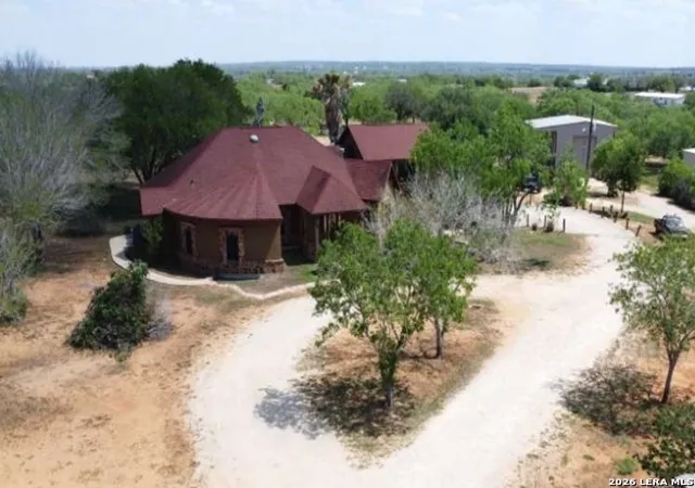 Photo 2 of Single family home for sale at 424 Homecrest Dr, La Vernia, TX 78121 | MLS# 1957643 | Listing updated on 2026-05-28