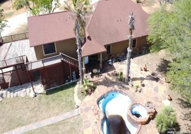 Photo 3 of Single family home for sale at 424 Homecrest Dr, La Vernia, TX 78121 | MLS# 1957643 | Listing updated on 2026-05-28