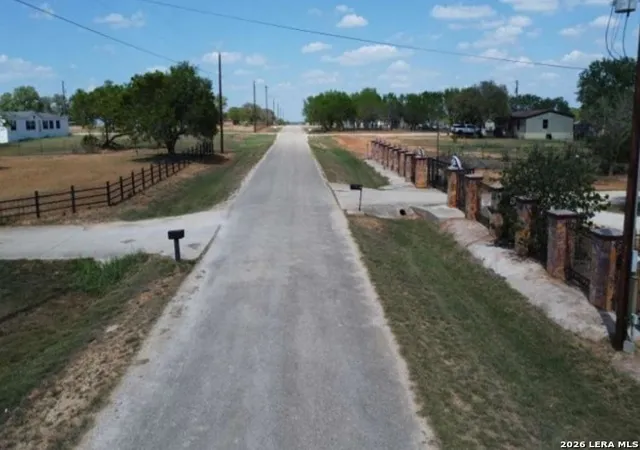 Photo 4 of Single family home for sale at 424 Homecrest Dr, La Vernia, TX 78121 | MLS# 1957643 | Listing updated on 2026-05-28