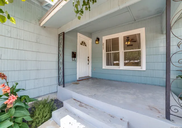 11th image of 217 Seford Dr, Terrell Hills, TX 78209 | MLS# 1957683
