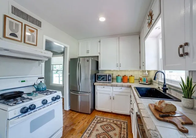 2nd image of 217 Seford Dr, Terrell Hills, TX 78209 | MLS# 1957683