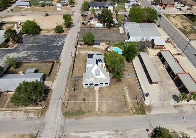 21st image of 110 W Benton Ave, Devine, TX 78016 | MLS# 1957740