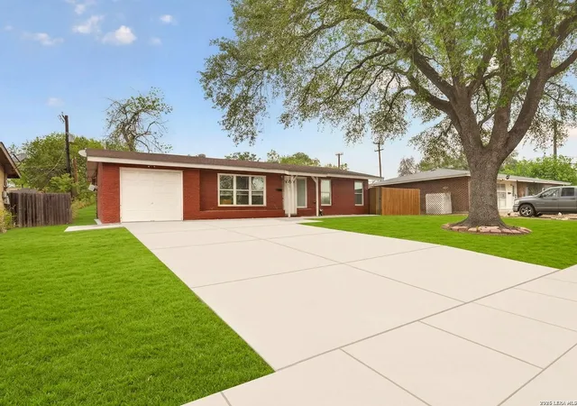 Photo 4 of Single family home for sale at 1235 Oblate Dr, San Antonio, TX 78216 | MLS# 1957750 | Listing updated on 2026-09-29