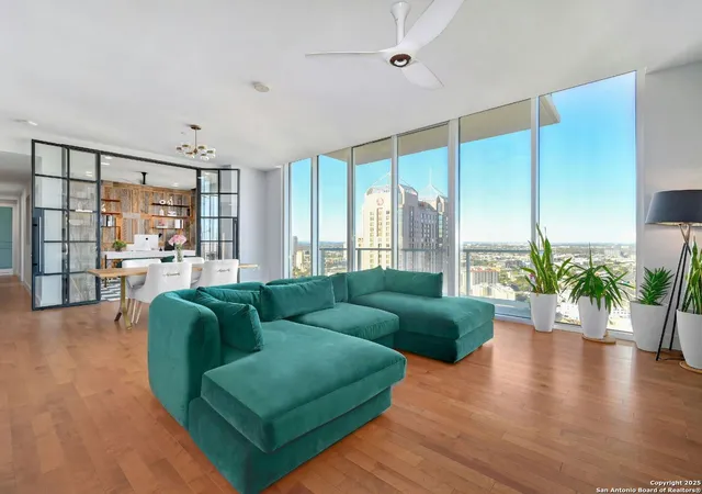 Condo for sale at 610 E Market St #2816, San Antonio, TX 78205 | MLS# 1957823