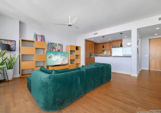 Photo 3 of Condo for sale at 610 E Market St #2816, San Antonio, TX 78205 | MLS# 1957823 | Listing updated on 2026-04-25