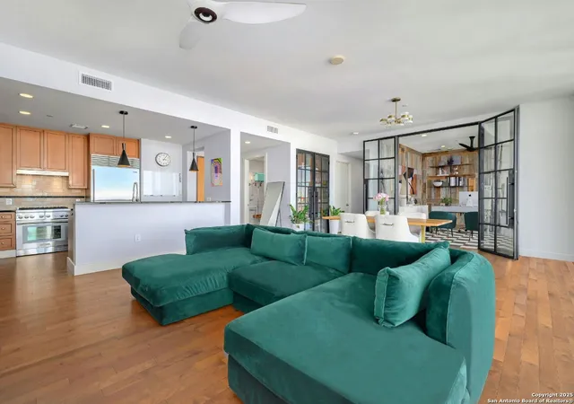Photo 4 of Condo for sale at 610 E Market St #2816, San Antonio, TX 78205 | MLS# 1957823 | Listing updated on 2026-04-25
