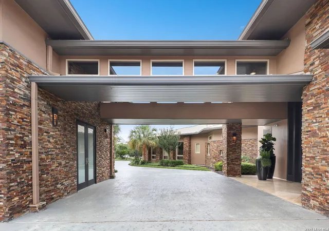 2nd image of 11 Davenport Ln, San Antonio, TX 78257 | MLS# 1957838