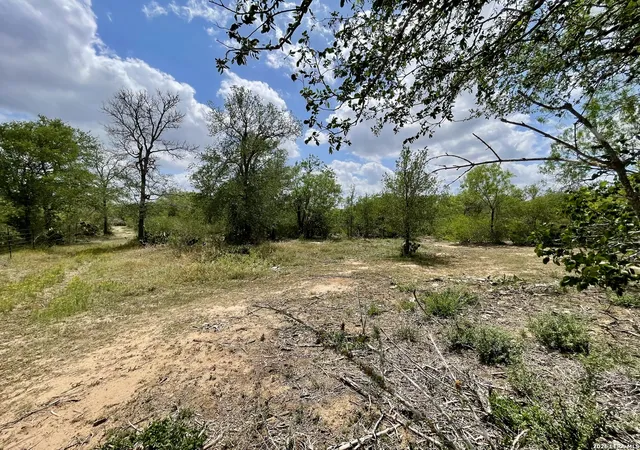 2nd image of 2566 Fm 539, La Vernia, TX 78121 | MLS# 1957843