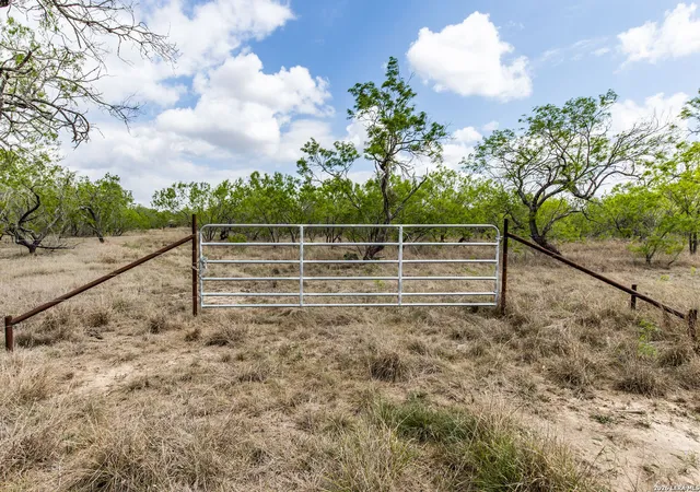4th image of 247 Western Ln, Leesville, TX 78122 | MLS# 1957850