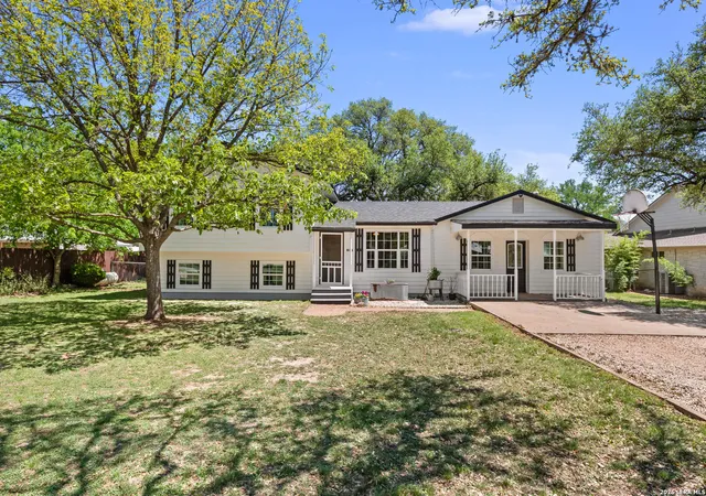 Photo 3 of Single family home for sale at 904 Country Rd, Blanco, TX 78606 | MLS# 1957891 | Listing updated on 2026-05-28