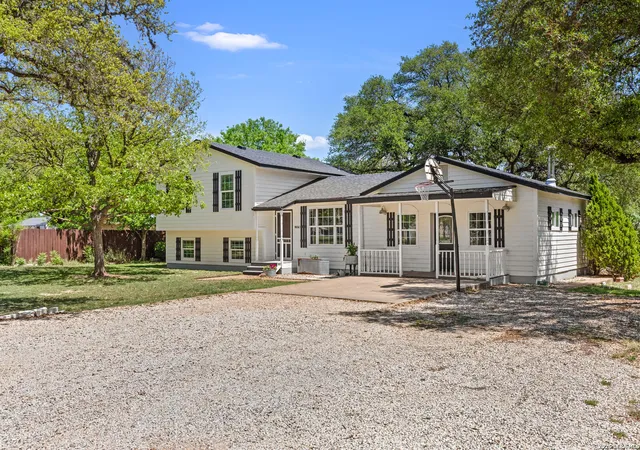 Photo 3 of Single family home for sale at 904 Country Rd, Blanco, TX 78606 | MLS# 1957891 | Listing updated on 2026-05-28