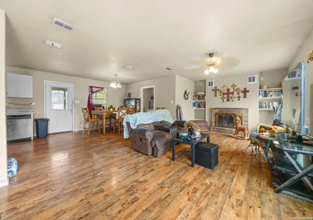 4th image of 2305 Elaine Dr, Hondo, TX 78861 | MLS# 1957968
