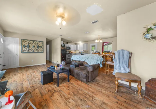 5th image of 2305 Elaine Dr, Hondo, TX 78861 | MLS# 1957968