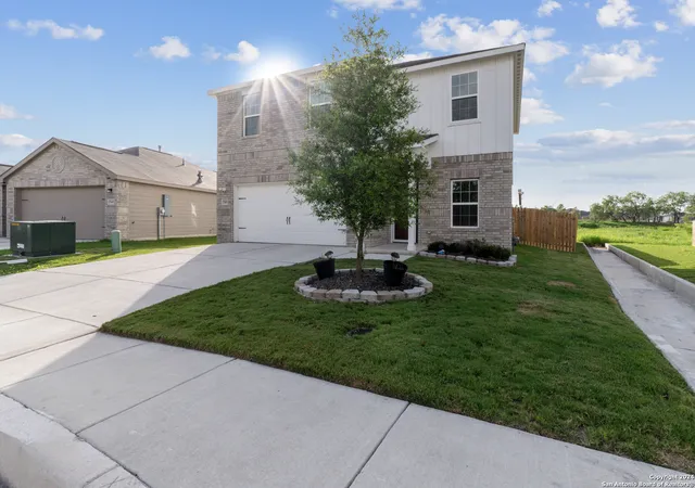 Photo 2 of Single family home for sale at 15406 Escalante Pass, Von Ormy, TX 78073 | MLS# 1958011 | Listing updated on 2026-07-03