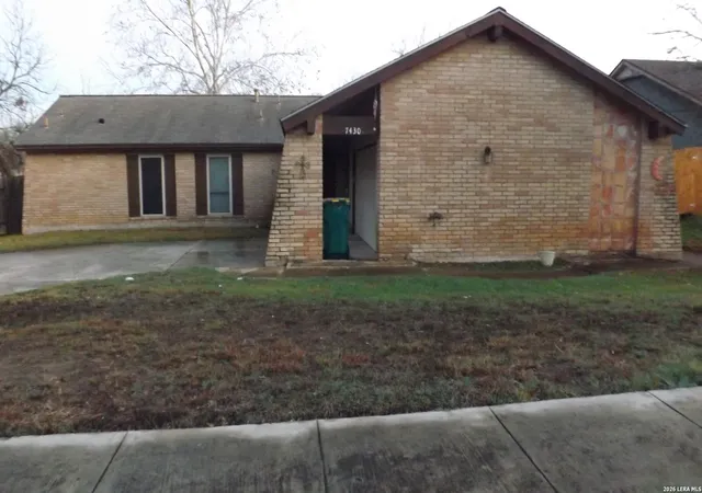 Photo 3 of Sale Pending at 7430 Hidden Oak Trl, Live Oak, TX 78233 | MLS# 1958054 | Listing updated on 2026-05-06