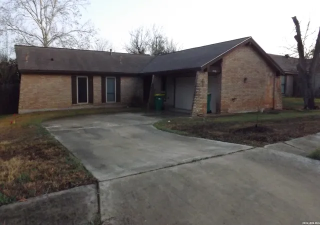 Photo 3 of Sale Pending at 7430 Hidden Oak Trl, Live Oak, TX 78233 | MLS# 1958054 | Listing updated on 2026-05-06