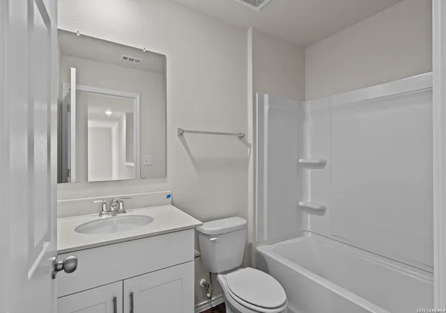 Photo 2 of Single family home for sale at 304 Jersey Lane, Boerne, TX 78006 | MLS# 1958129 | Listing updated on 2026-08-09