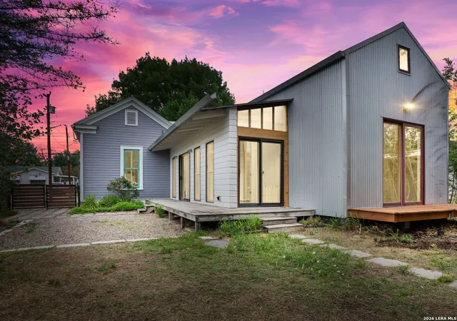 Photo 2 of Sale Pending at 318 Sadie St, San Antonio, TX 78210 | MLS# 1958137 | Listing updated on 2026-05-01