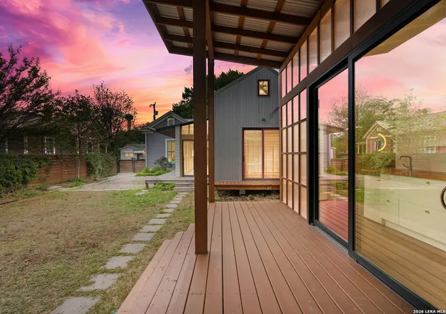 Photo 3 of Sale Pending at 318 Sadie St, San Antonio, TX 78210 | MLS# 1958137 | Listing updated on 2026-05-01