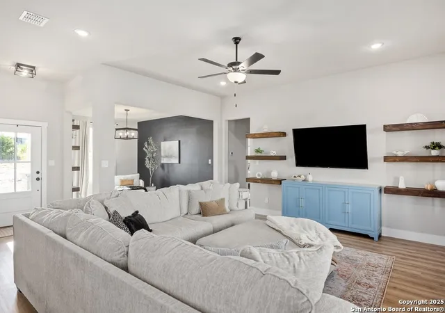 Photo 4 of Single family home for sale at 135 Lone Oak, Kerrville, TX 78028 | MLS# 1958186 | Listing updated on 2026-04-26